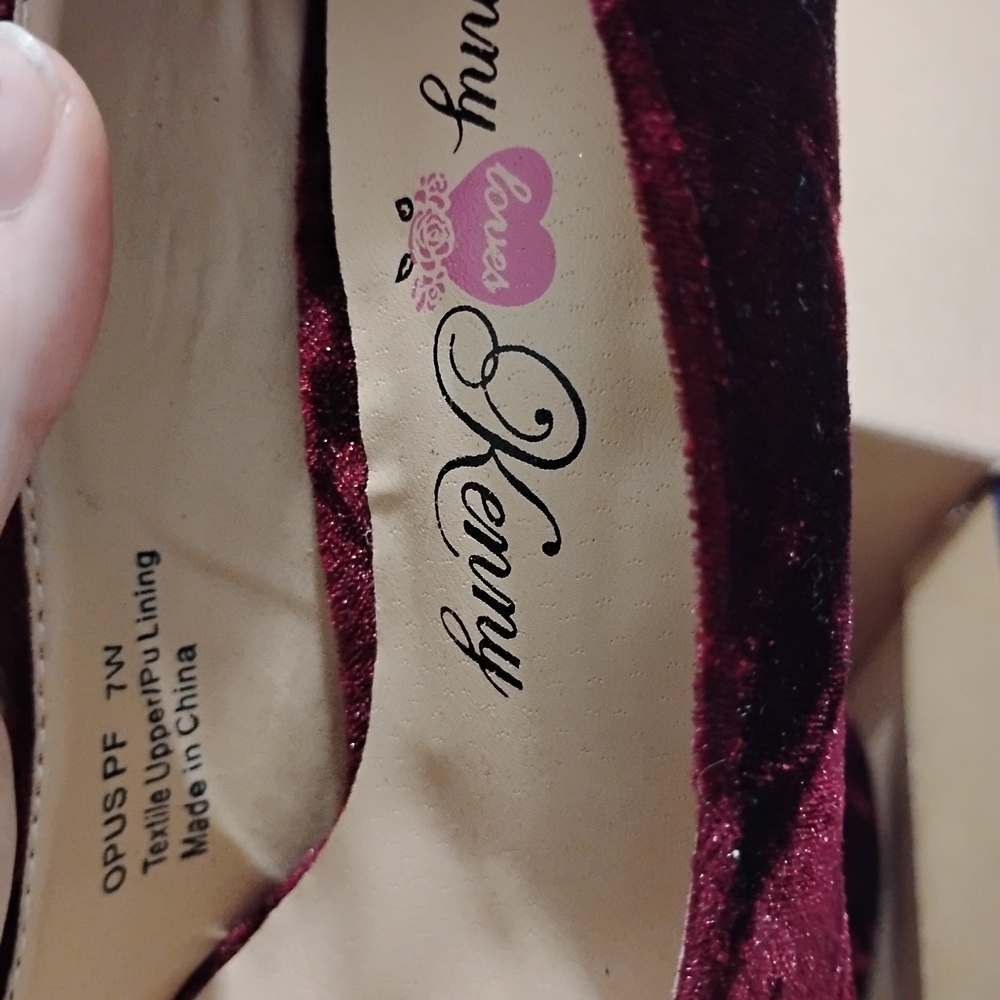Elegant Burgundy Velvet Women's Heels - Picture 6 of 6